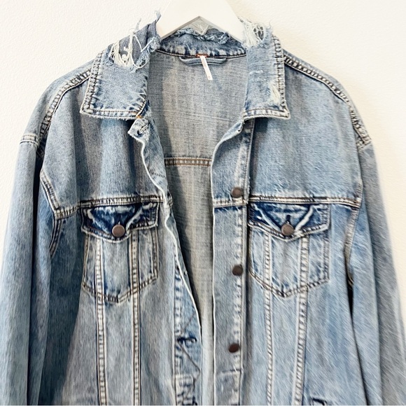Free People Distressed Long Denim Jean Jacket Size Medium M - Picture 3 of 8